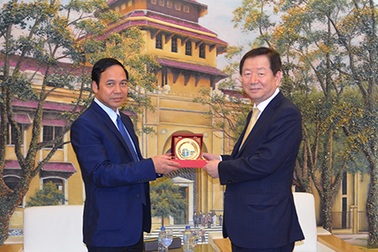 Phó Chủ tịch UBND tỉnh Đặng Huy Hậu làm việc với lãnh đạo một số trường Đại học về mô hình tăng trưởng xanh của tỉnh