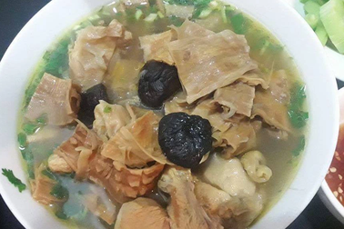 Khách bỏ nguyên bàn tiệc đắt đỏ, chỉ để ăn món măng khô