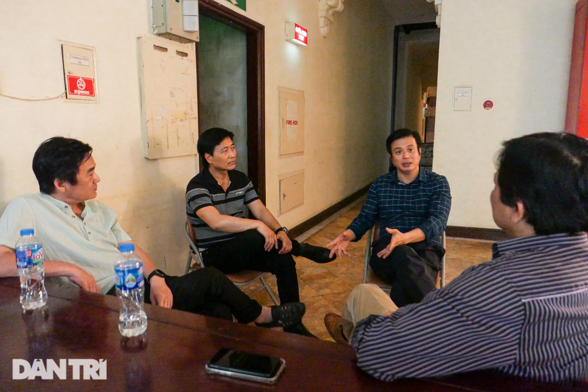NSND Lê Khanh cười tít, NSƯT Quốc Tuấn mặc đồ ngủ lên sân khấu diễn kịch - 3 NSND Lê Khanh cười tít, NSƯT Quốc Tuấn mặc đồ ngủ lên sân khấu diễn kịch - 3