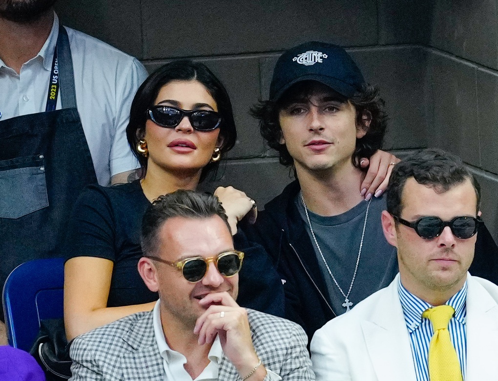 Chàng thơ Timothée Chalamet ngọt ngào khóa môi bạn gái Kylie Jenner - 3 Chàng thơ Timothée Chalamet ngọt ngào khóa môi bạn gái Kylie Jenner - 3