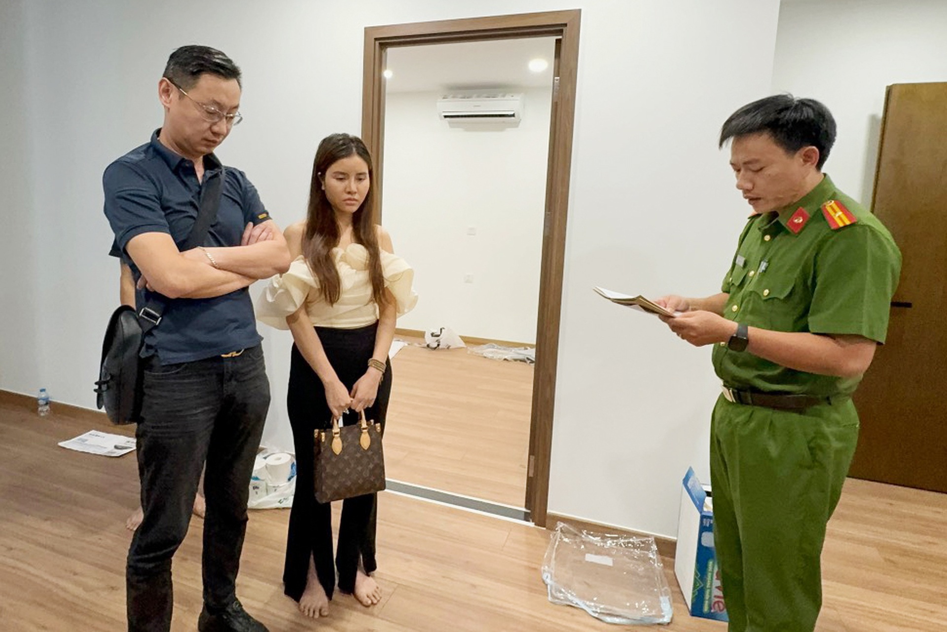 Đường dây mại dâm trong nhà hàng có 200 nữ tiếp viên - 1 Đường dây mại dâm trong nhà hàng có 200 nữ tiếp viên - 1