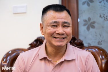 Danh hài Tự Long: Quá khứ phụ hồ, tuổi 52 là idol của giới trẻ