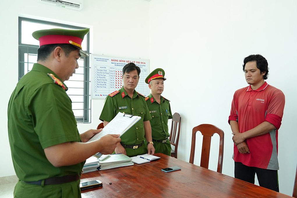 Giám đốc chi nhánh Công ty Tân Á Đại Thành bị bắt tạm giam vì tham ô - 1 Giám đốc chi nhánh Công ty Tân Á Đại Thành bị bắt tạm giam vì tham ô - 1