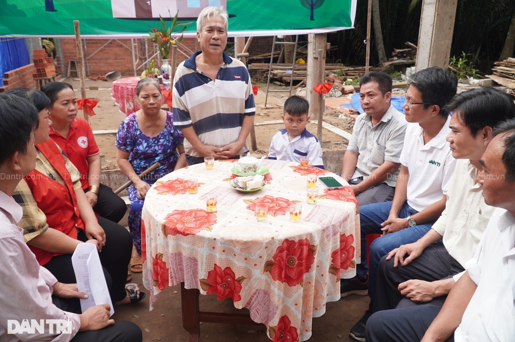 Khởi công nhà Nhân ái tặng vợ chồng già bệnh tật ở Bến Tre - 1 Khởi công nhà Nhân ái tặng vợ chồng già bệnh tật ở Bến Tre - 1