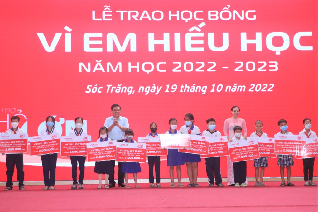 250 học sinh Sóc Trăng nhận học bổng nửa tỷ đồng - 1 250 học sinh Sóc Trăng nhận học bổng nửa tỷ đồng - 1