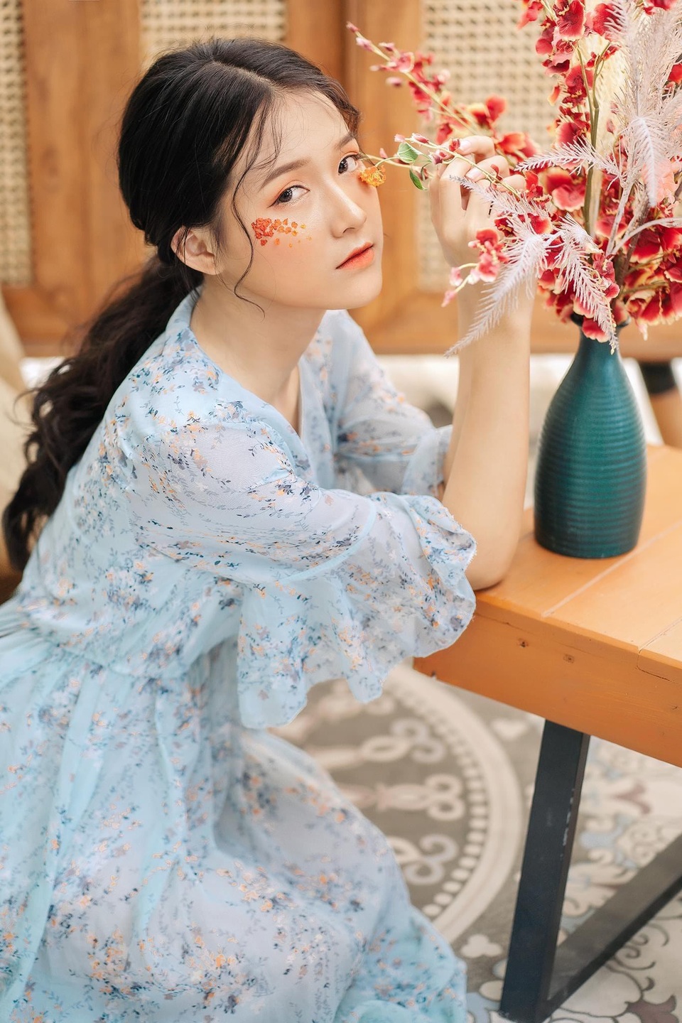 Nữ sinh trường ĐH Thương mại đáng yêu với khuôn mặt bầu bĩnh như bánh bao - 3 Nữ sinh trường ĐH Thương mại đáng yêu với khuôn mặt bầu bĩnh như bánh bao - 3