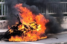 Xe máy cháy rụi ngay nút giao thông 3 tầng khu Đông Sài Gòn