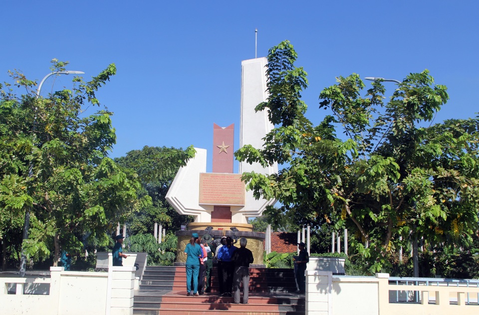 Người thương binh cần mẫn góp công xây nhà bia tưởng niệm đồng đội - 6 Người thương binh cần mẫn góp công xây nhà bia tưởng niệm đồng đội - 6