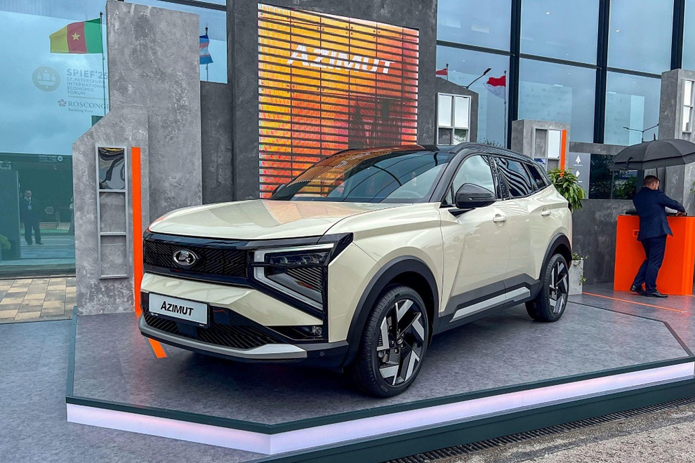 Hãng xe Nga có SUV mới sau 27 năm, hẹn ngày đọ sức với Corolla Cross - 1 Hãng xe Nga có SUV mới sau 27 năm, hẹn ngày đọ sức với Corolla Cross - 1