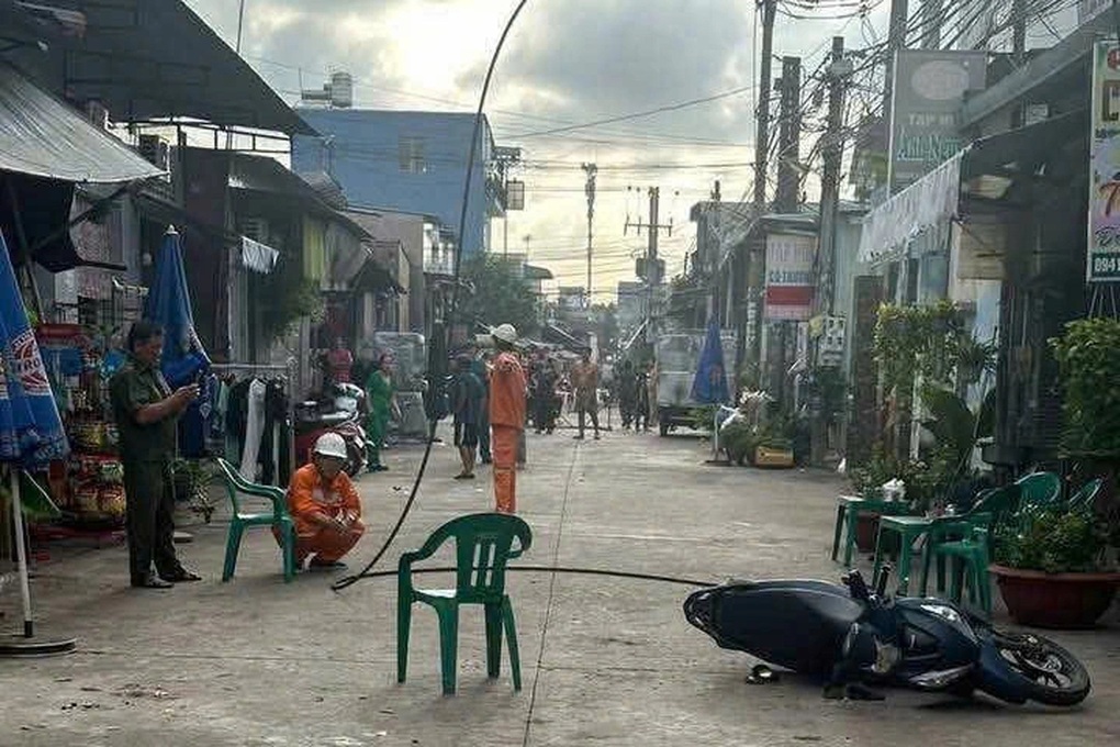 Dây diện đứt rơi xuống đường làm 2 người bị thương nặng ở Đồng Nai - 1