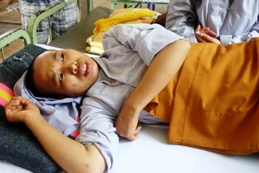 Sư cô bị côn đồ đánh trọng thương