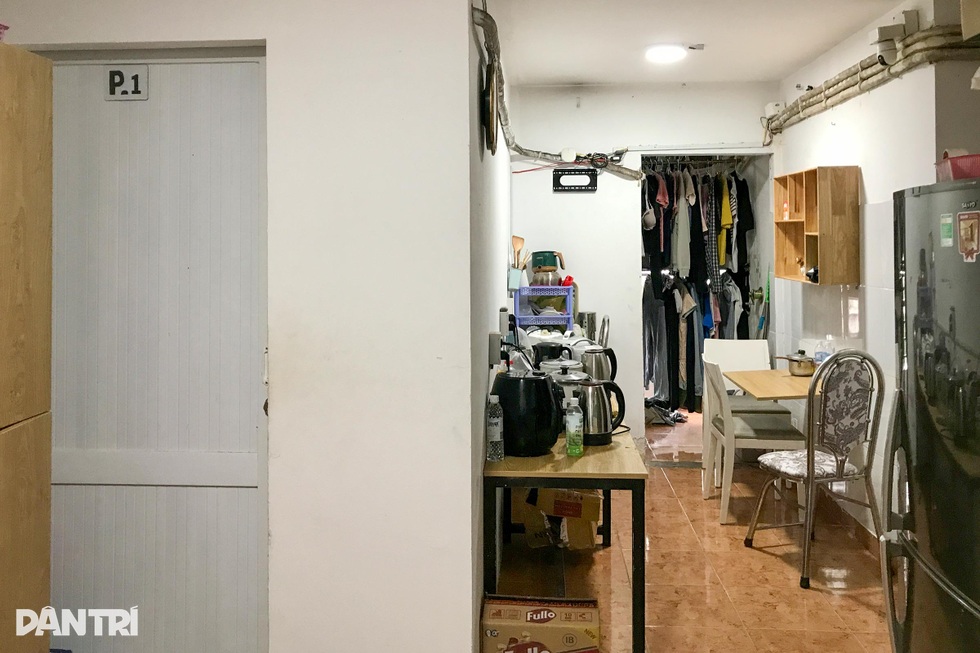 Cúi đầu, khom lưng sống trong những hộp ngủ giữa trung tâm TPHCM - 6 Cúi đầu, khom lưng sống trong những hộp ngủ giữa trung tâm TPHCM - 6