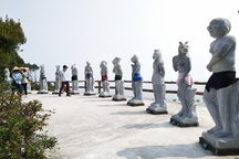 Loạt tượng 12 con giáp sẽ “đóng” khố và cấm trẻ em dưới 18 tuổi?