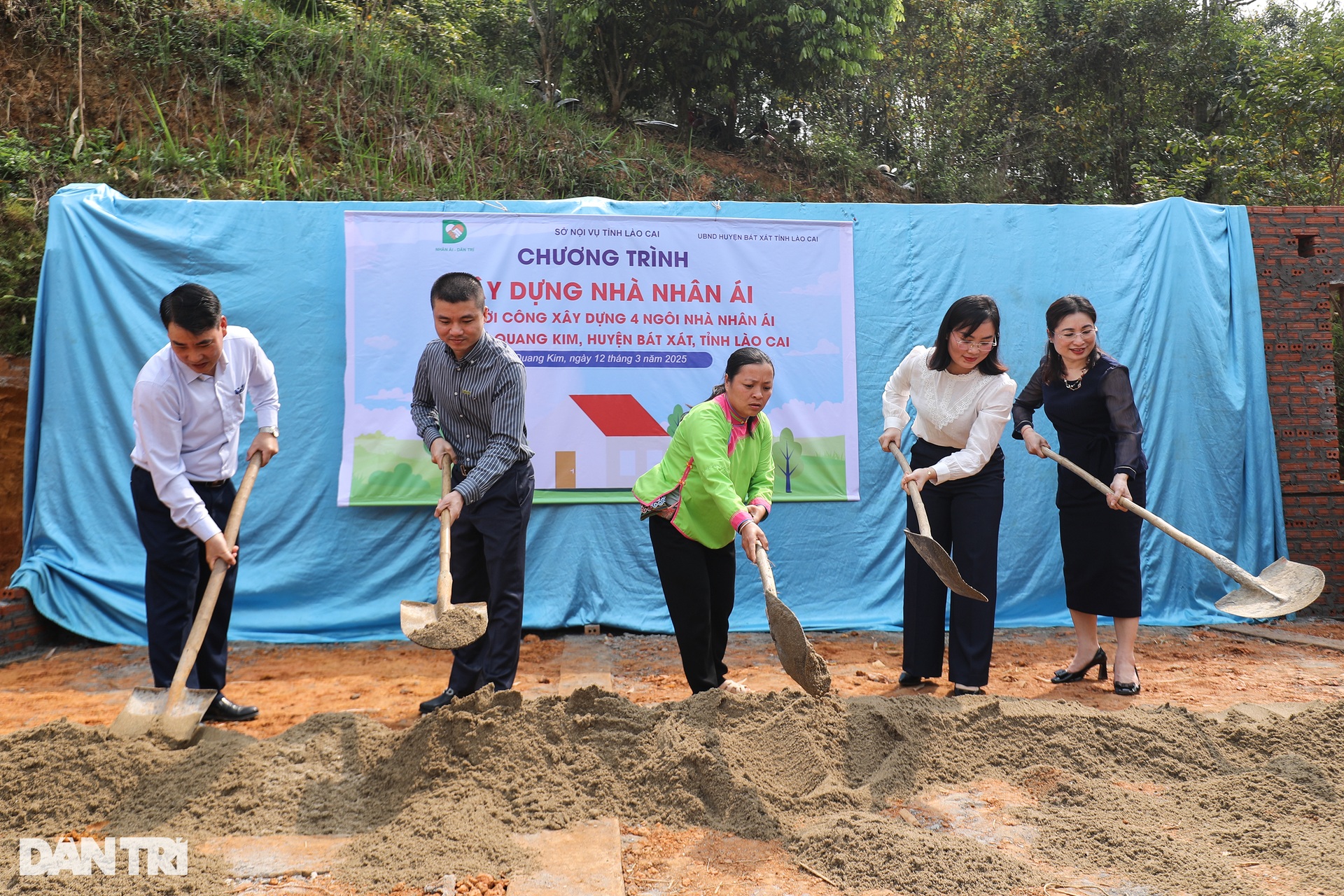 Báo Dân trí khởi công xây dựng 4 nhà Nhân ái ở nơi phên dậu Tổ quốc - 10 Báo Dân trí khởi công xây dựng 4 nhà Nhân ái ở nơi phên dậu Tổ quốc - 10