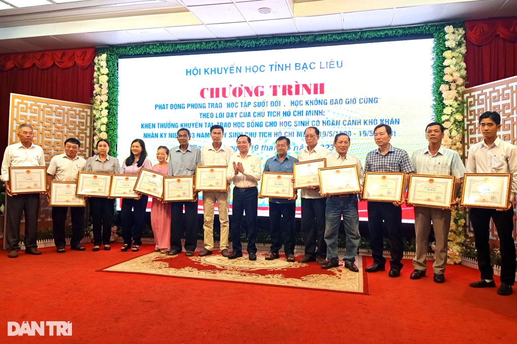 Nhiều cá nhân lớn tuổi được khen thưởng Học không bao giờ cùng - 1 Nhiều cá nhân lớn tuổi được khen thưởng Học không bao giờ cùng - 1