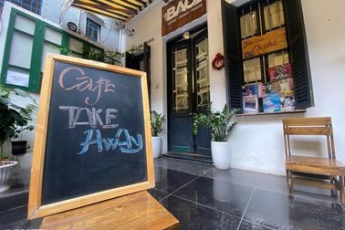 8 quận Hà Nội cấm bán hàng ăn uống tại chỗ: Cấm quận này thì sang quận khác