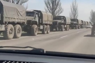 Video đoàn xe quân sự Nga tiến về Donbass