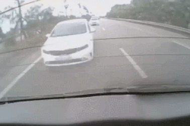 Nổi bật tuần qua: Xe khách dừng giữa cao tốc gây tai nạn liên hoàn