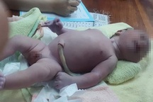 Tìm cha mẹ cho bé trai sơ sinh bị bỏ rơi ở ven đường