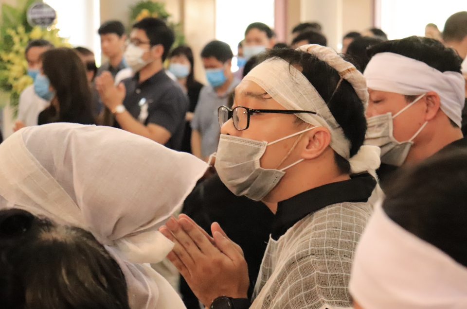 Hàng nghìn sinh viên, giảng viên tiễn biệt PGS.TS Lưu Văn An - 2 Hàng nghìn sinh viên, giảng viên tiễn biệt PGS.TS Lưu Văn An - 2