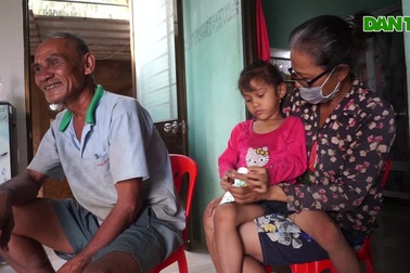 Chuyện người mẹ kế nuôi con chồng tật nguyền, cháu "ngoài giá thú"