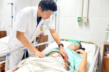 Nữ bệnh nhân ở Hà Nội thủng ruột vì ăn món yến hầm táo đỏ