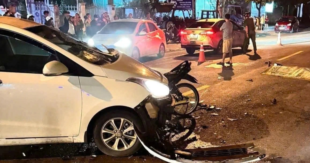 Va chạm với ô tô, 2 nam thanh niên đi xe máy tử vong