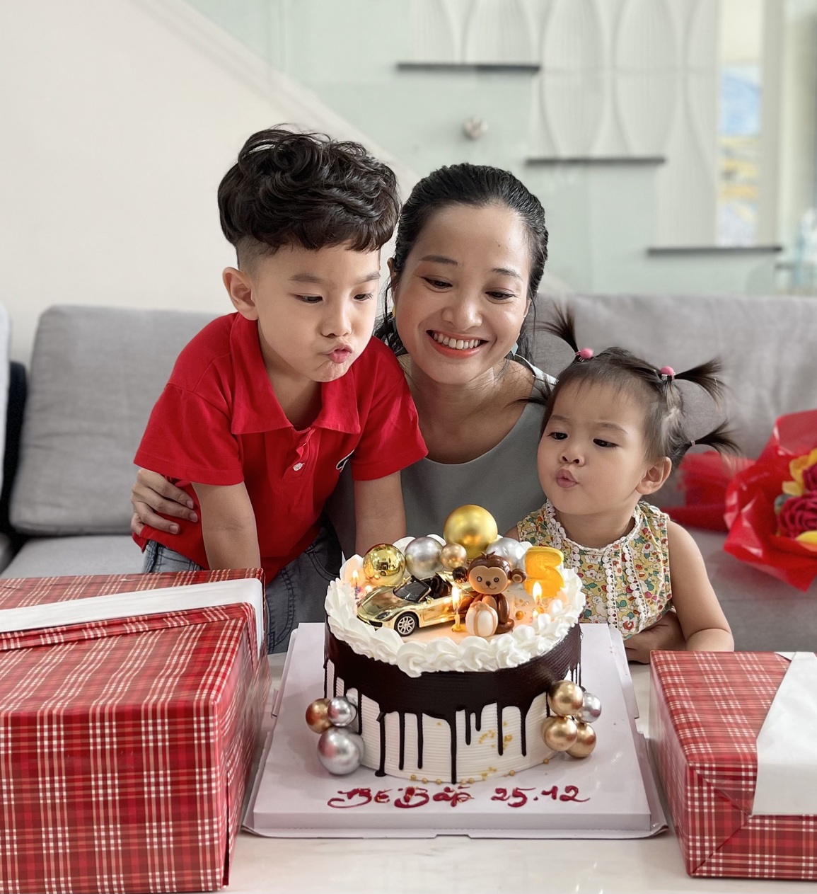 Quốc Cơ không thể về sinh nhật con trai sau khi phá kỉ lục thế giới - 4 Quốc Cơ không thể về sinh nhật con trai sau khi phá kỉ lục thế giới - 4