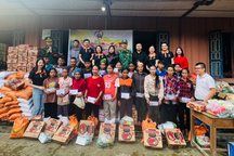 Mang Tết sớm lên với đồng bào "tộc người ngủ ngồi"