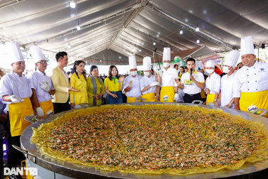 Ghé Cần Thơ thưởng thức chiếc bánh xèo khủng đường kính 3m