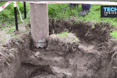 Cận cảnh máy đào đất bằng… lực hút