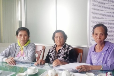 Nhiều nhà giáo  nghỉ hưu tiếp tục đi đòi tiền chính sách tại Sóc Trăng