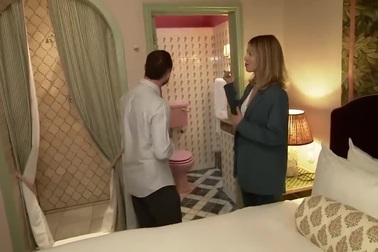 Khách sạn từng là WC công cộng có 2 phòng ở lòng đất, giá 6 triệu đồng/đêm