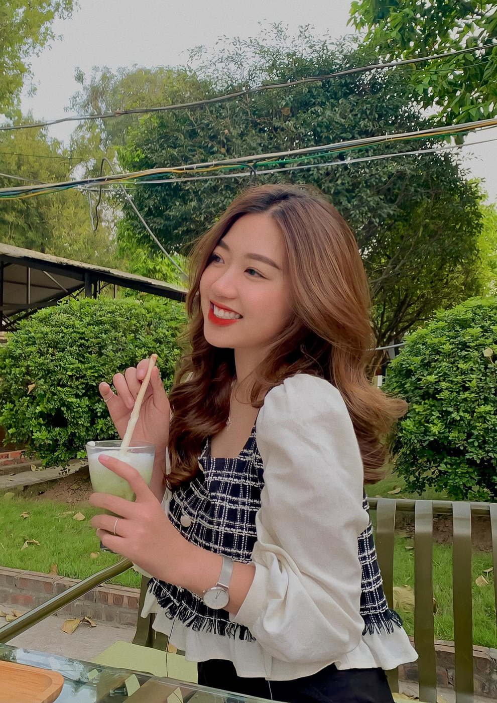 Hot girl báo chí Đặng Thị Hà Vy: Vượt qua trầm cảm để tìm lại chính mình - 1 Hot girl báo chí Đặng Thị Hà Vy: Vượt qua trầm cảm để tìm lại chính mình - 1