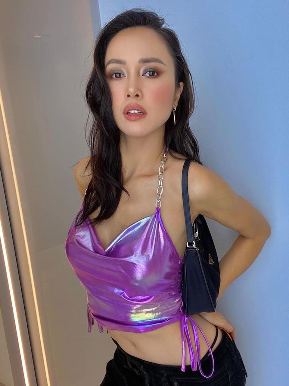 “Bà mẹ một con” Lan Khuê diện áo xẻ sâu, khoe ngực trần táo bạo - 10 “Bà mẹ một con” Lan Khuê diện áo xẻ sâu, khoe ngực trần táo bạo - 10