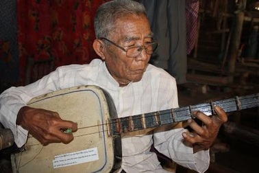 Nghệ nhân cuối cùng giữ gìn di sản Chầm riêng Chà pây