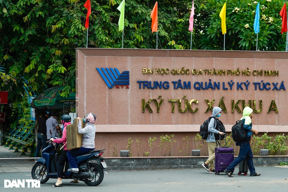 TPHCM: Sinh viên vội vã về quê, tìm nơi trọ khi được yêu cầu rời ký túc xá - 10 TPHCM: Sinh viên vội vã về quê, tìm nơi trọ khi được yêu cầu rời ký túc xá - 10