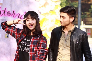 Mờ Naïve cùng chàng trai lạ nhảy flashmob trên “con đường tình yêu”