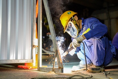 Hà Nội: "Lô cốt" dài 60m, rộng 6m mọc lên trong đêm trên đường Nguyễn Trãi