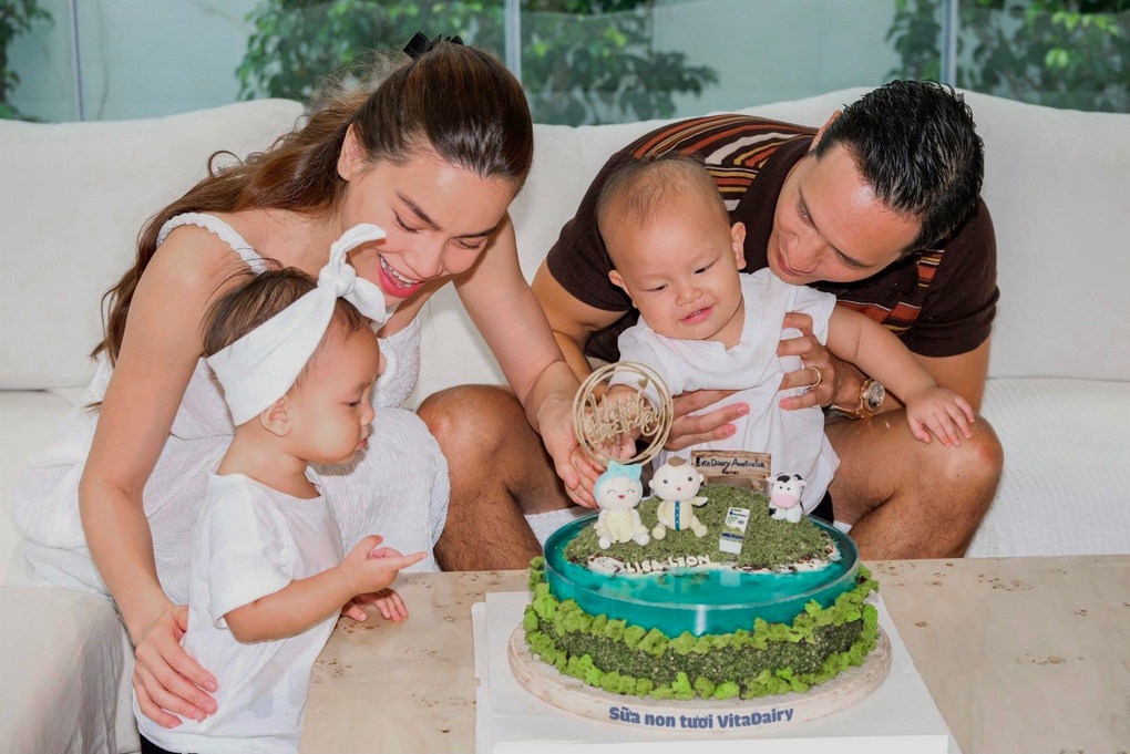 Cô gái điêu khắc rừng, biển với đường sữa, socola - 12 Cô gái điêu khắc rừng, biển với đường sữa, socola - 12