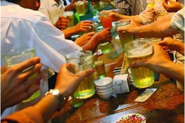 Hệ lụy nguy hiểm cho gan vì bia rượu, thực phẩm bẩn