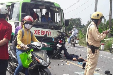 Tông trực diện xe buýt, 2 người tử vong tại chỗ