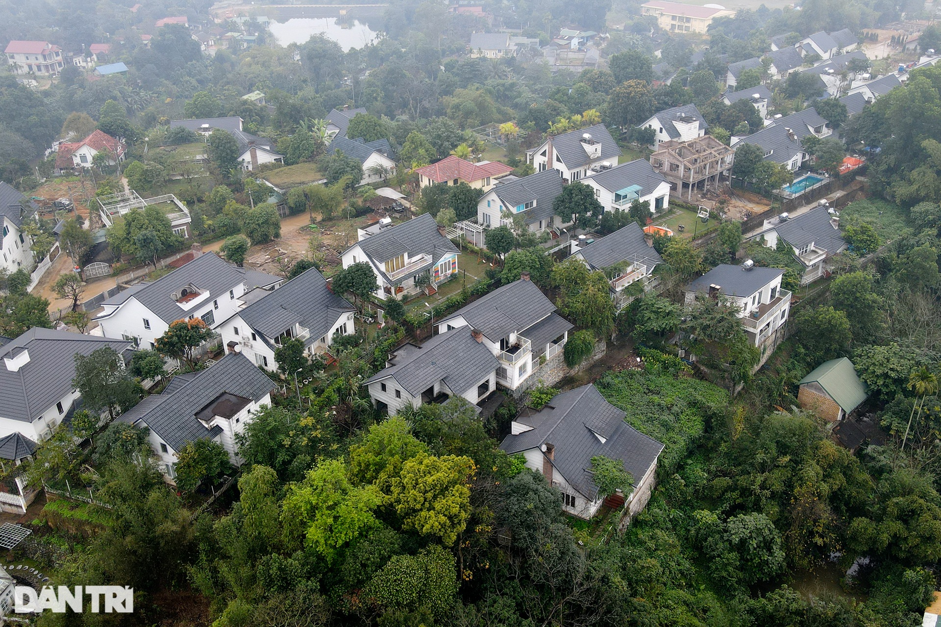 Cận cảnh những dự án ma có biệt thự nghỉ dưỡng sang chảnh ở Hòa Bình - 5 Cận cảnh những dự án ma có biệt thự nghỉ dưỡng sang chảnh ở Hòa Bình - 5
