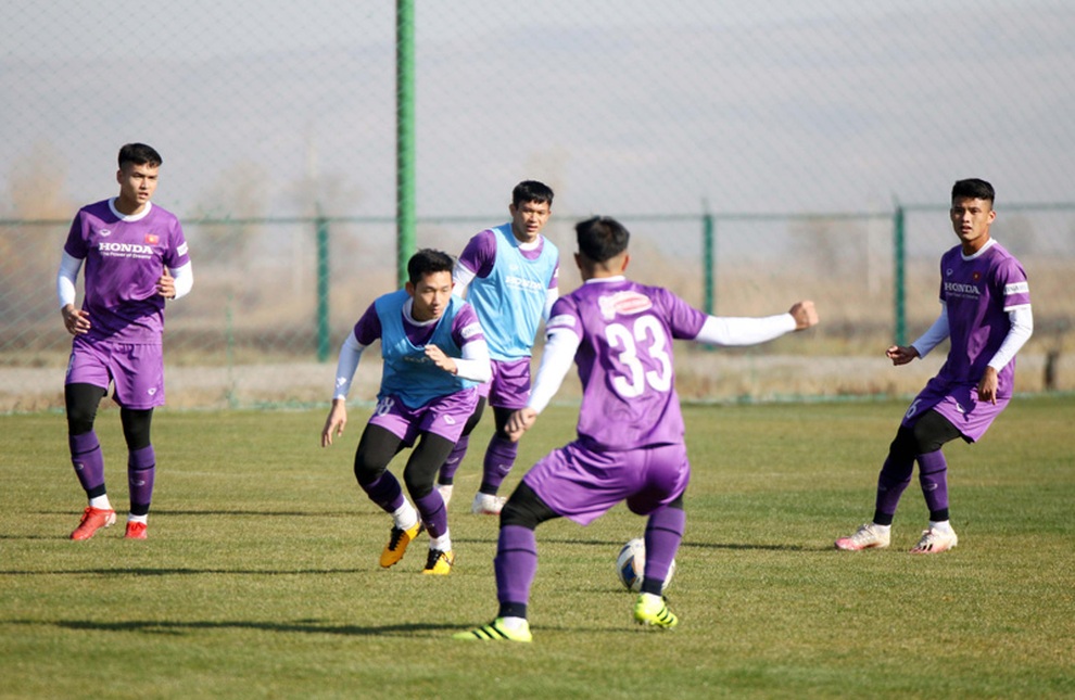 HLV Park Hang Seo bí mật soi giò U23 Myanmar - 2 HLV Park Hang Seo bí mật soi giò U23 Myanmar - 2