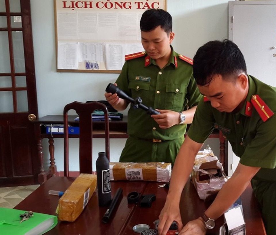 Thiết bị lắp súng và 500 viên đạn được mua bán, chuyển qua bưu điện - 1 Thiết bị lắp súng và 500 viên đạn được mua bán, chuyển qua bưu điện - 1