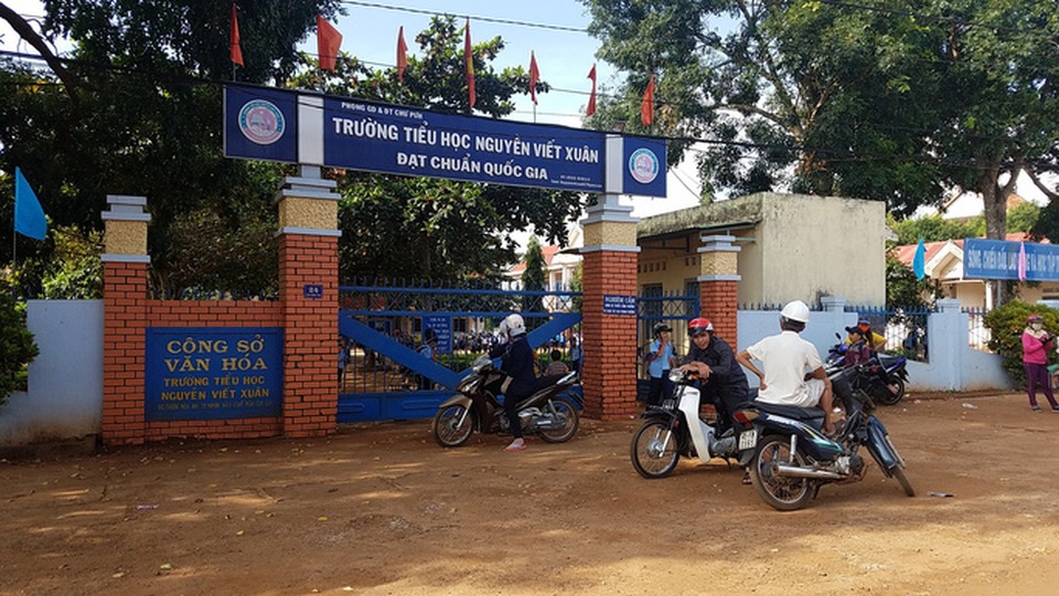 Nhiều giáo viên đề nghị cách chức Hiệu trưởng vì sai phạm tài chính - 1 Nhiều giáo viên đề nghị cách chức Hiệu trưởng vì sai phạm tài chính - 1