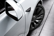 Kỳ lạ chuyện ô tô điện Tesla ở Mỹ bị một người ở châu Âu điều khiển