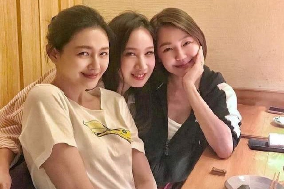 Từ Hy Viên nghẹn ngào khi gặp chồng mới sau 24 năm xa cách - 2 Từ Hy Viên nghẹn ngào khi gặp chồng mới sau 24 năm xa cách - 2