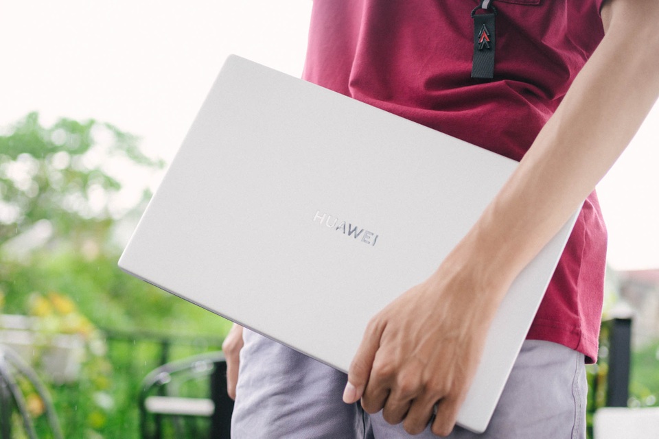 Trên tay Huawei MateBook D 15 - laptop đẹp và mạnh mẽ, giá 15,99 triệu đồng - 5 Trên tay Huawei MateBook D 15 - laptop đẹp và mạnh mẽ, giá 15,99 triệu đồng - 5