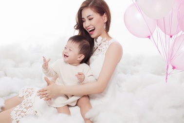 Á hậu Diễm Trang hạnh phúc viên mãn sau 2 năm lấy chồng Việt kiều